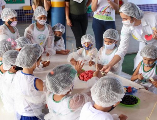 Estudantes da Rede Municipal de Lagarto aprendem brincando e preparam comidas saudáveis em oficina de culinária